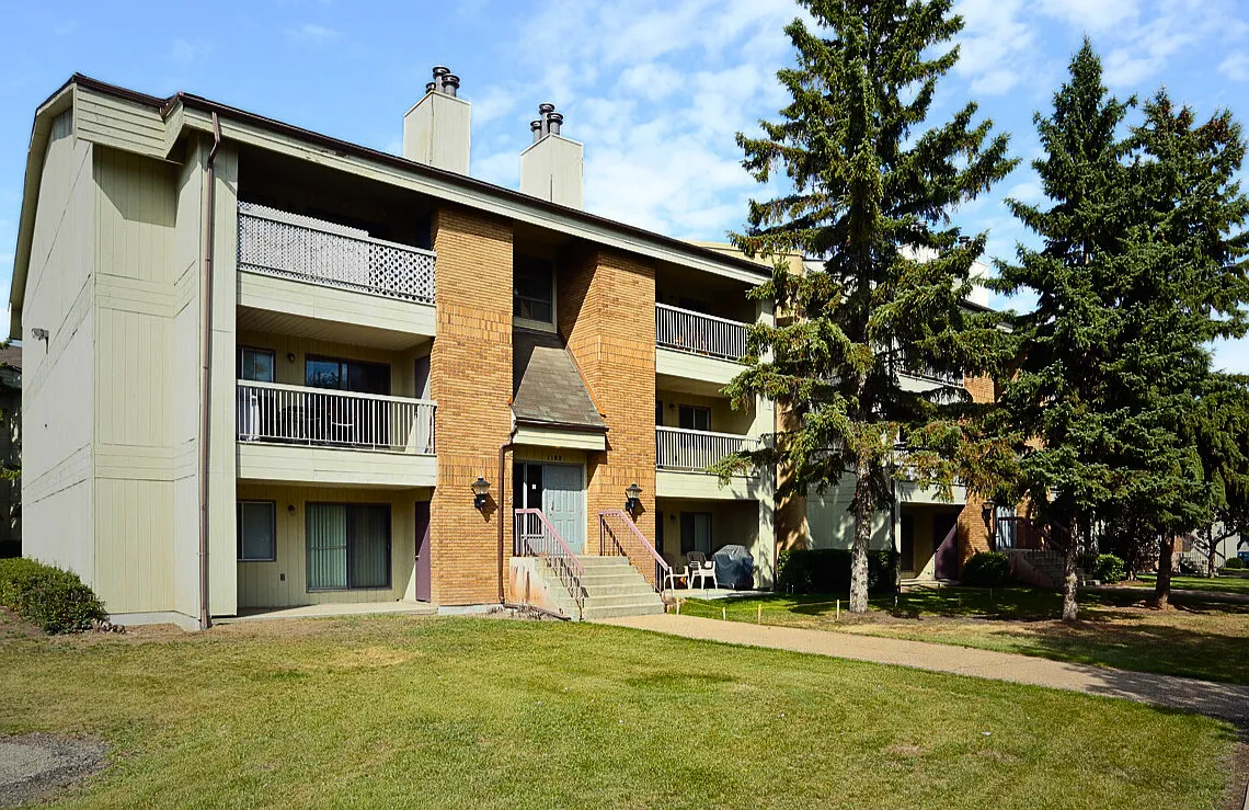 Hermitage Village Apartments — Photo 1