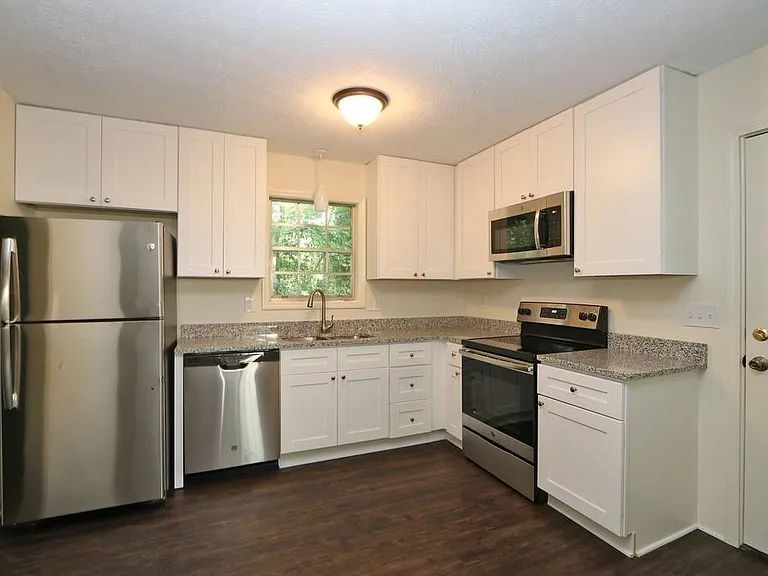 4215 Fawn Ln SE — Photo 8