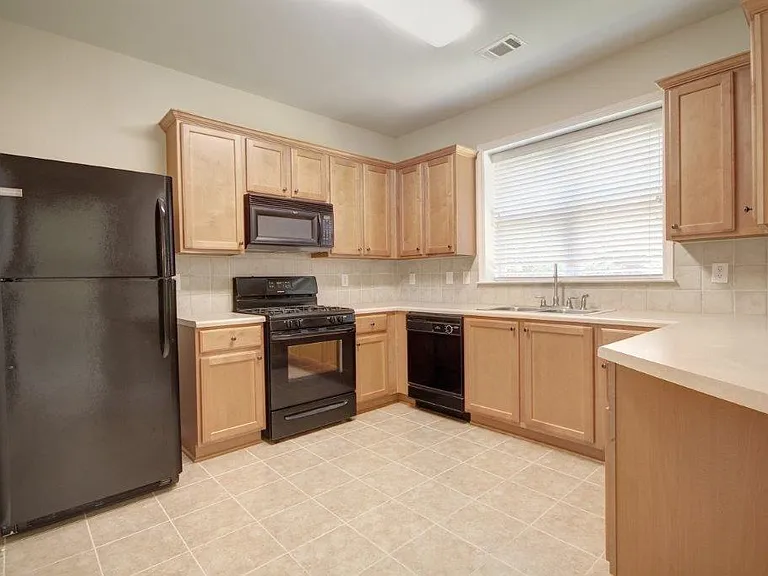 453 Grayson Way — Photo 8