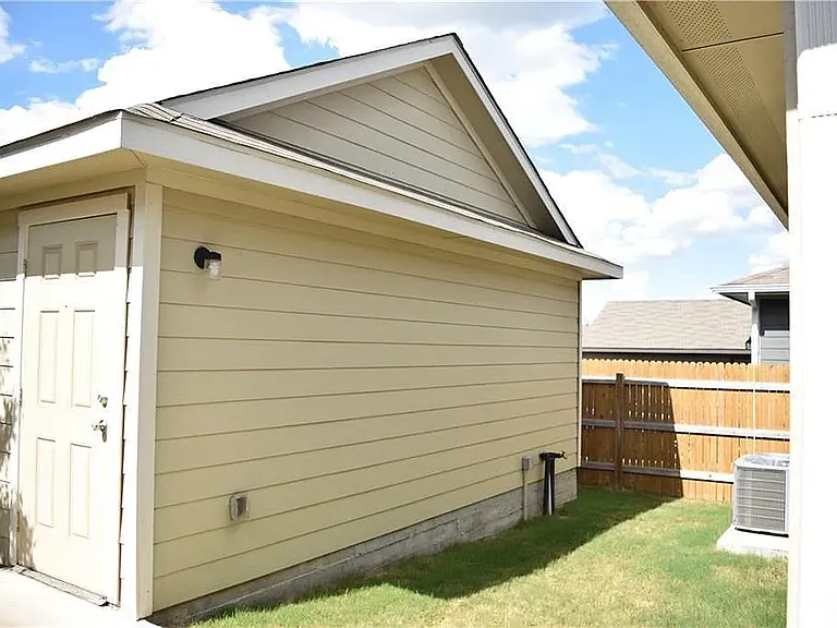 1702 Arborside Dr — Photo 2
