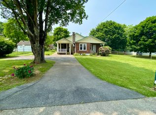 390 Ingleside Ave, White Sulphur Springs, WV 24986