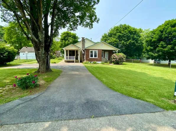 390 Ingleside Ave, White Sulphur Springs, WV 24986