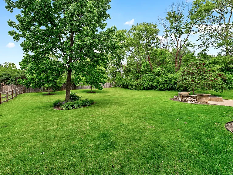 101 Davis Rd — Photo 44