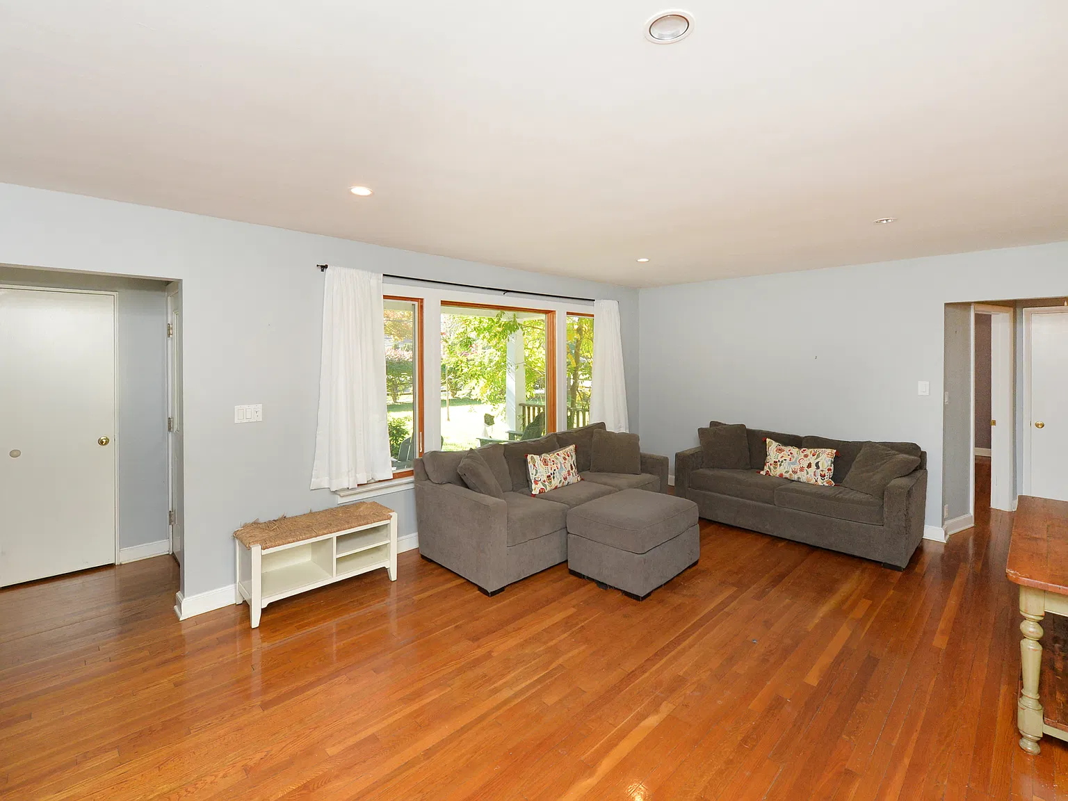 3 bed, 1.5 bath, $4,000 — Photo 4