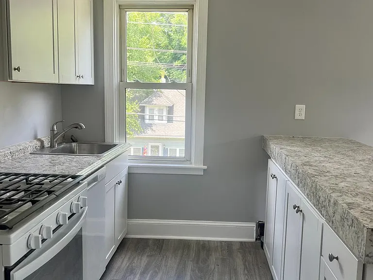 2 Beloit Ave #B — Photo 3