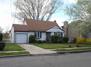 17 Scherer St, Bethpage, NY 11714
