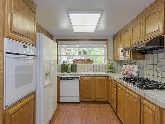 3rd image of 1115 Littleoak Dr