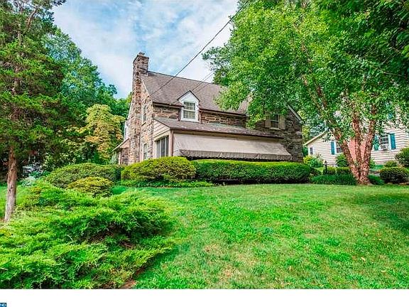 2nd image of 719 Penfield Ave