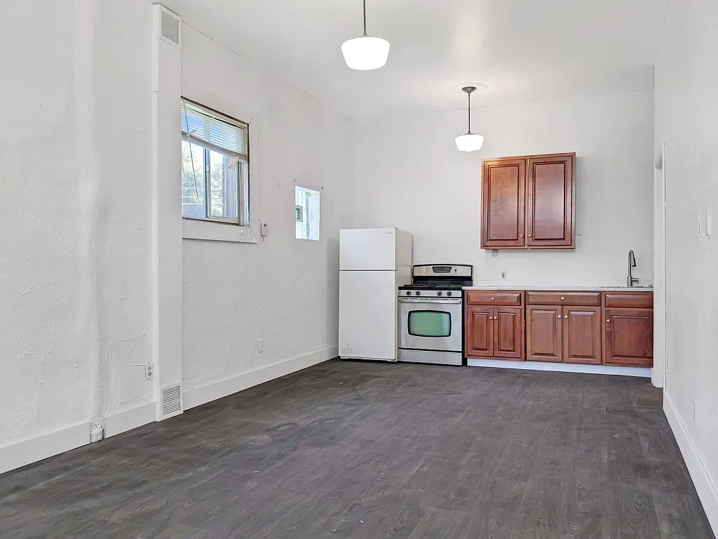 7076 Lemington Ave — Photo 2