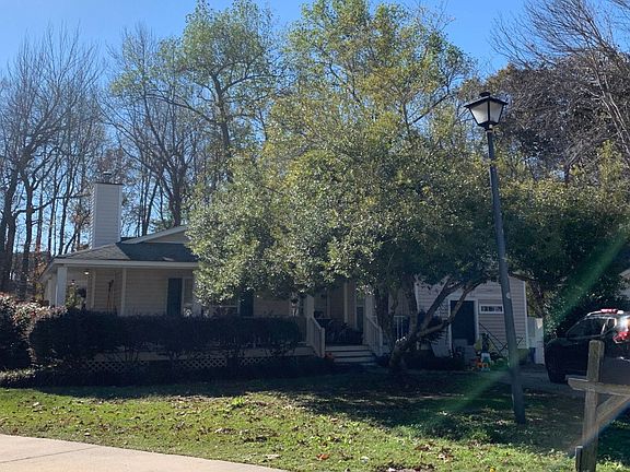2nd image of 101 Oak Creek Cir