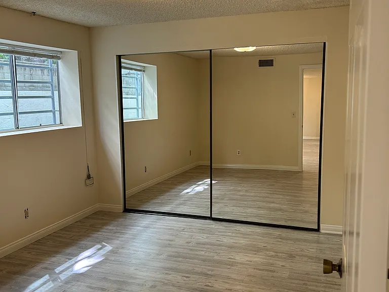 1924 Pelham Ave #101 — Photo 8