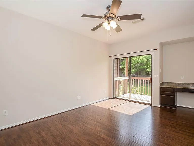737 Davis Rd — Photo 12