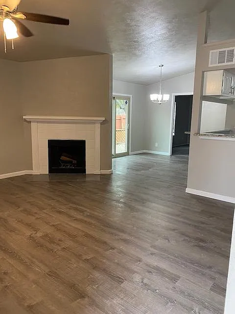 Building Photo - Forest Creek Dr