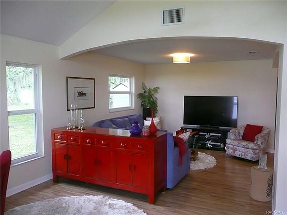 5th image of 1112 SE Paradise Ave