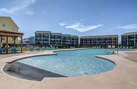 Community pool