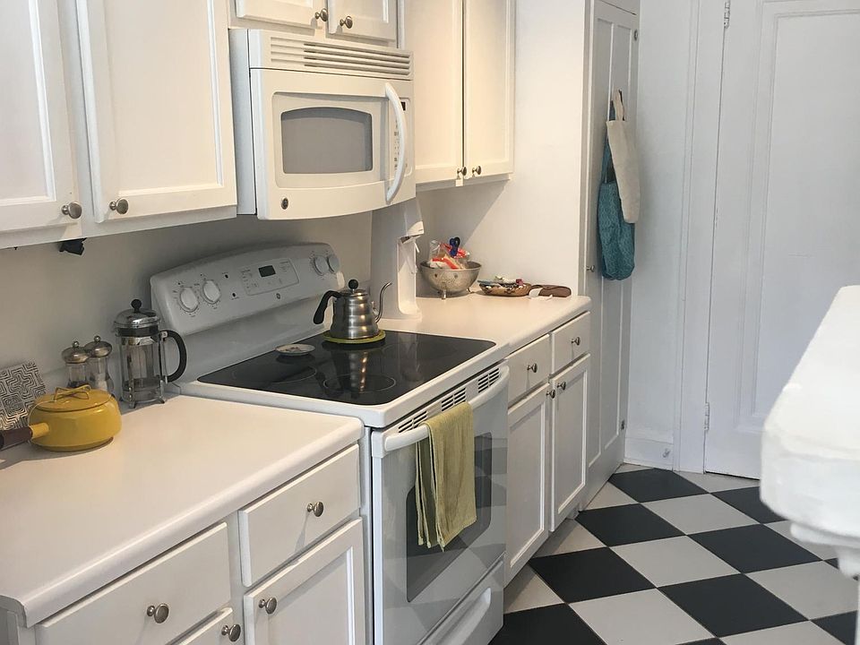 1st image of 2253 Oak St Floor 5
