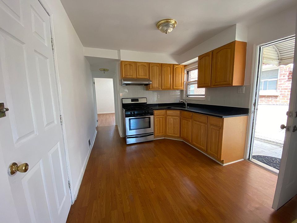 1st image of 2440 Laconia Ave APT 1