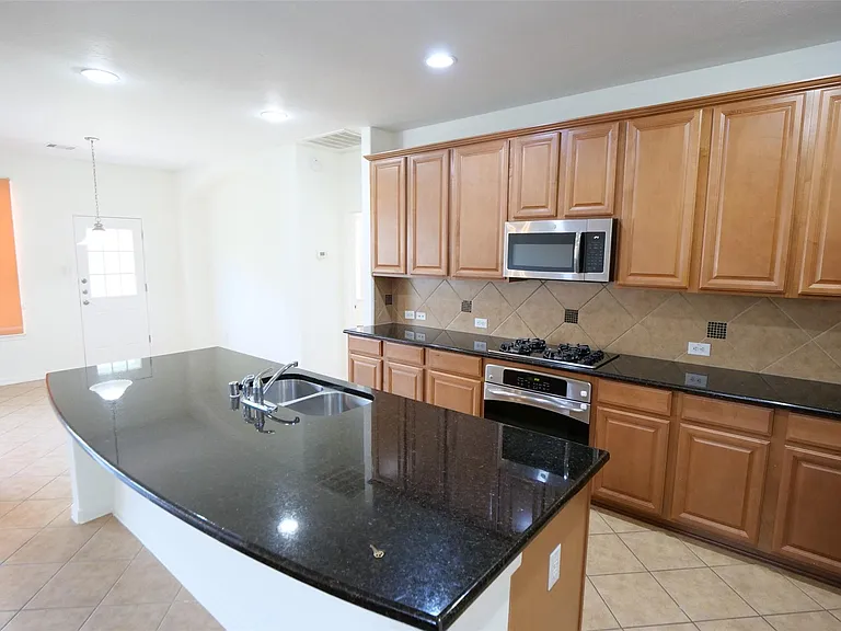 6119 Lakenshire Falls Ln — Photo 13