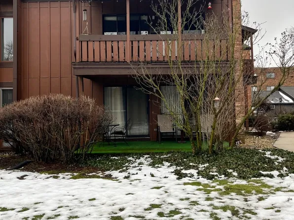1S055 Spring Rd APT 1A, Oakbrook Terrace, IL 60181