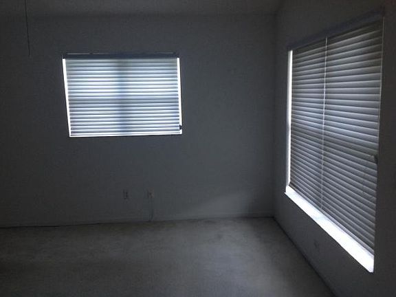 4th image of 595 NW San Remo Cir