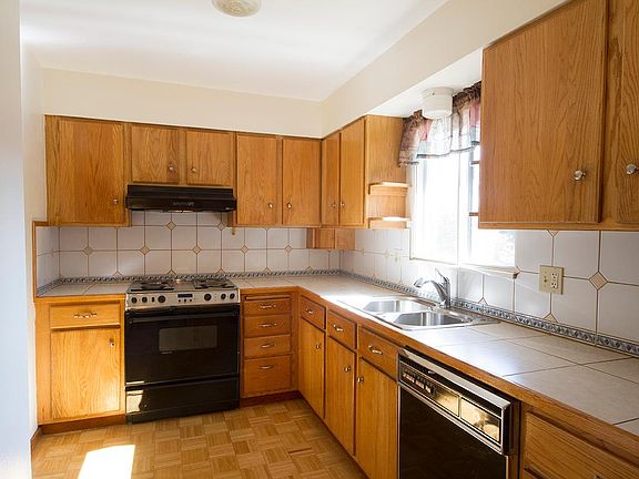 Photo by SuZett Estell