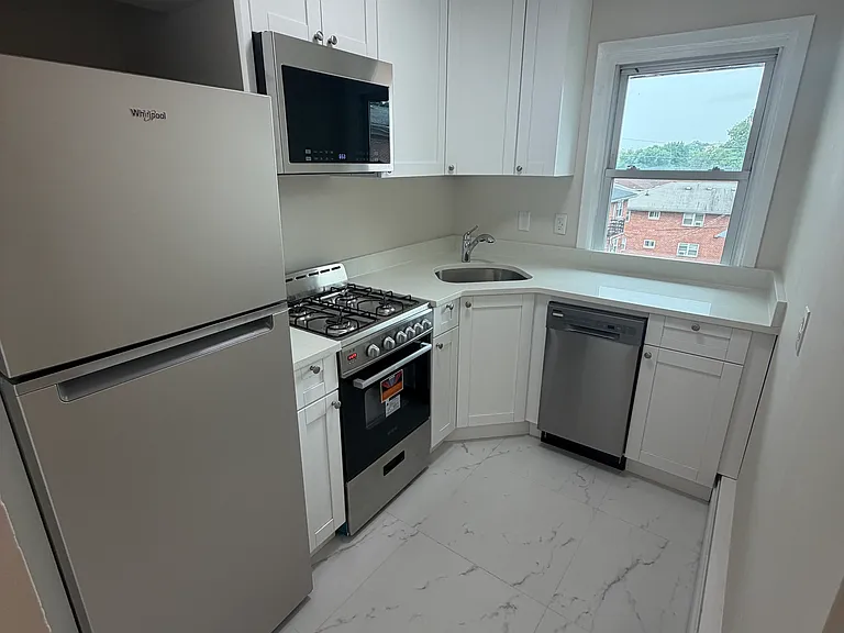325 Grantwood Blvd #6B — Photo 2
