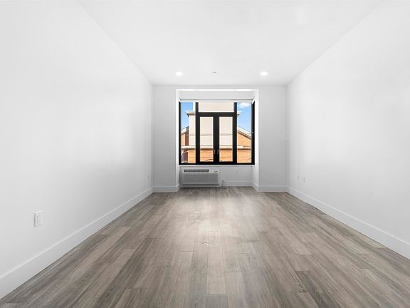 2nd image of 197 Pine St #304