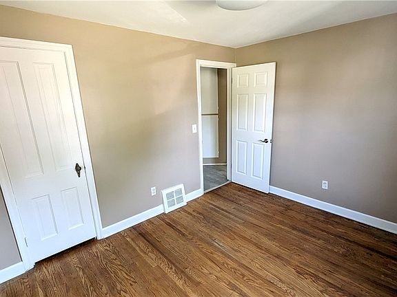 4th image of 805 17th St NE
