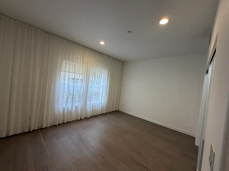 574 E Palm Ave #105 — Photo 43