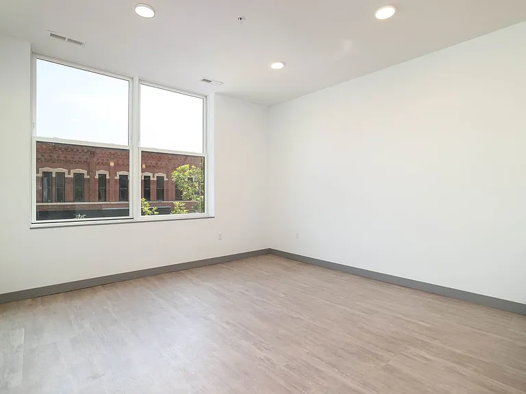 222 Bush St #205 — Photo 15