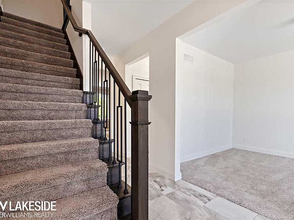 5th image of 47459 Bayside Cirlce West 3