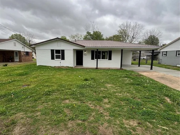 1922 Carol Dr, Kennett, MO 63857