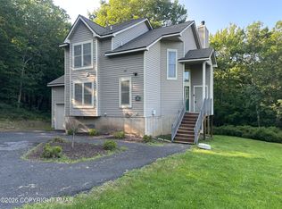 2210 Camelback Dr, Tannersville, PA 18372