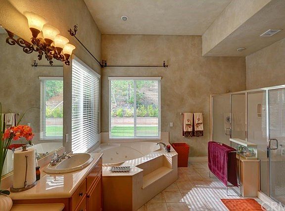 4th image of 1640 Alamitos Cir