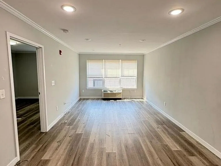 47 12th Ave — Photo 3
