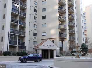 1211 S Eads St APT 804, Arlington, VA 22202