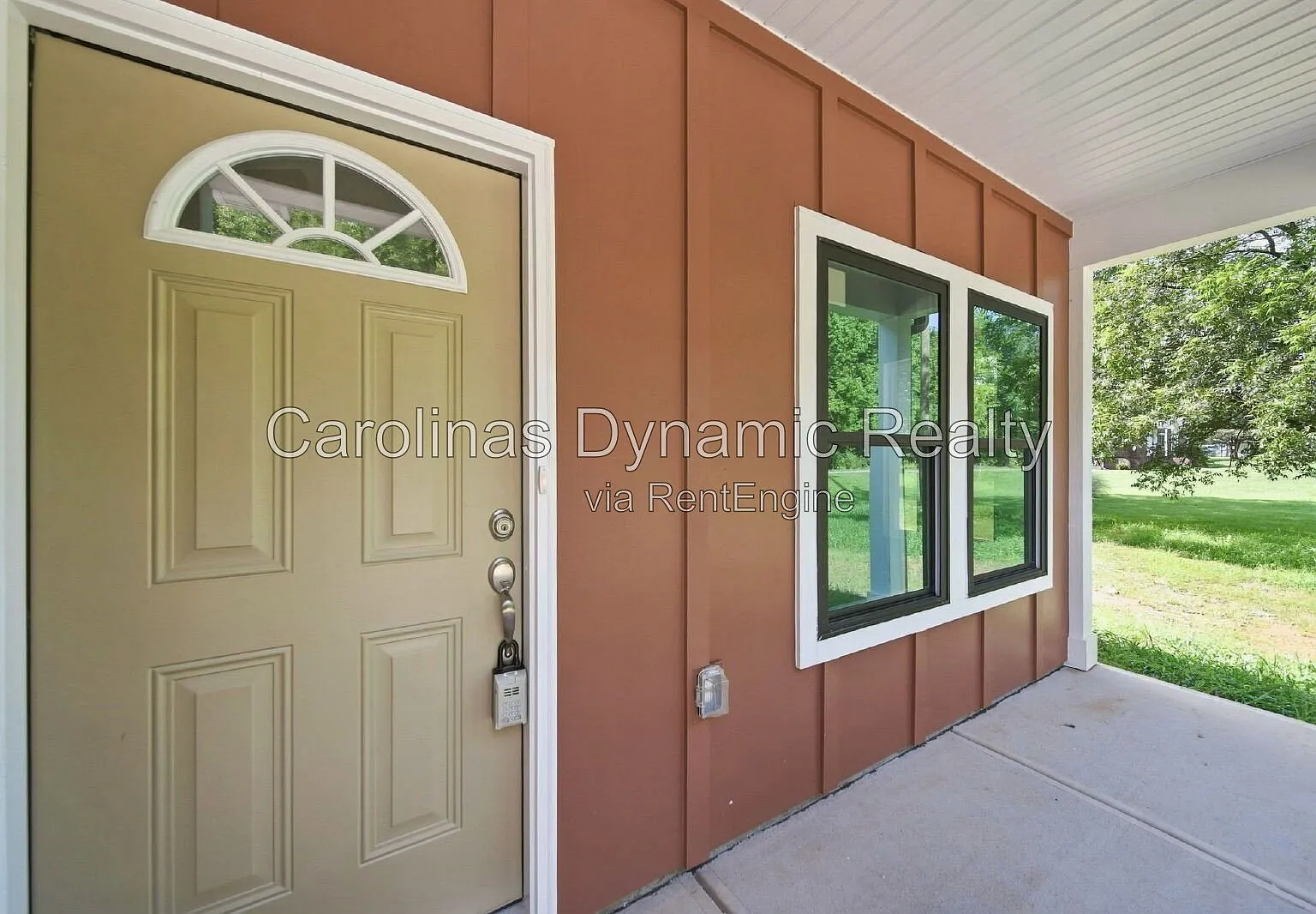 3 bed, 2.0 bath, 1320 sqft, $1,900 — Photo 3