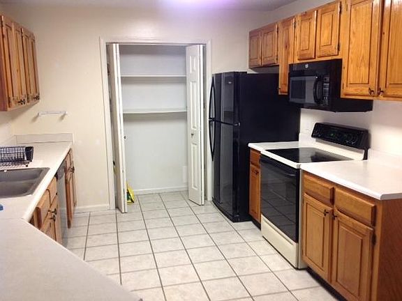 4th image of 3208 Bloomfield Cir