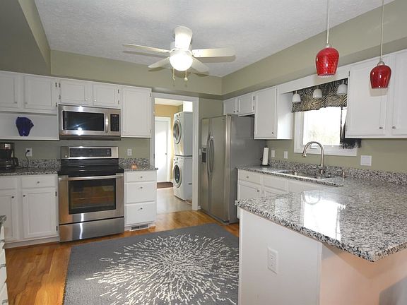 3rd image of 7025 Pinemill Dr