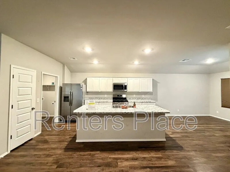 3 bed, 2.0 bath, 1445 sqft, $1,575 — Photo 4