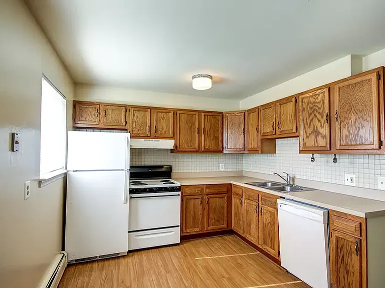 Fairfield Arms Apartments — Photo 7