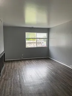 1101 Evans Ave — Photo 2
