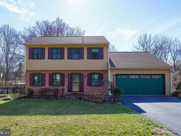 20 Whitcraft Dr, Lititz, PA 17543