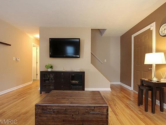 5th image of 1545 Houseman Ave NE