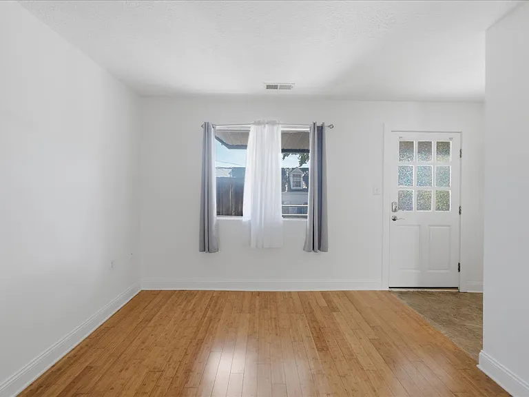 116 N Indian Aly #203 — Photo 24