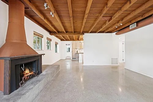 2020 NE 4th Ave #1 Photo 1