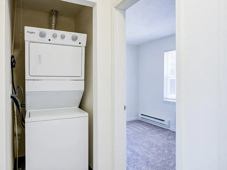 Eatoncrest Apartment Homes — Photo 11