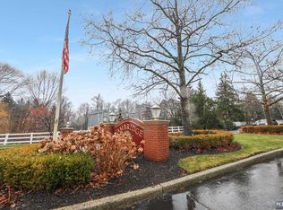 108 Surrey Ct, Ramsey, NJ 07446