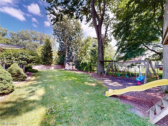 3rd image of 126 Pepperdine Dr