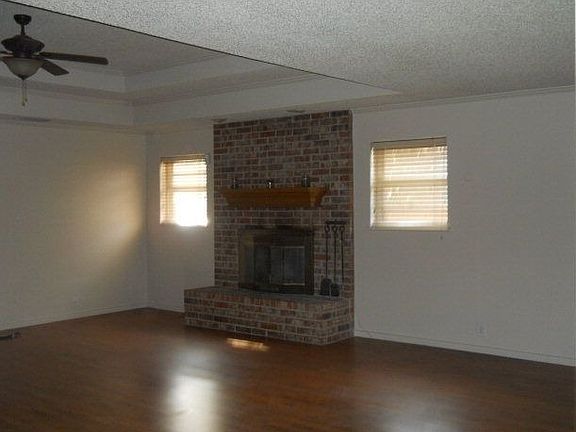2nd image of 3924 Monclair Ave